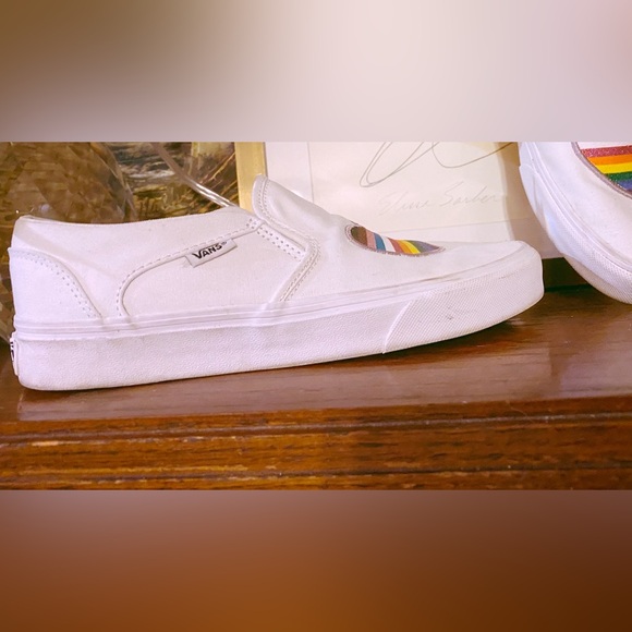 Vans Pride Rainbow Heart Sneakers (Retail $80) - Picture 3 of 8